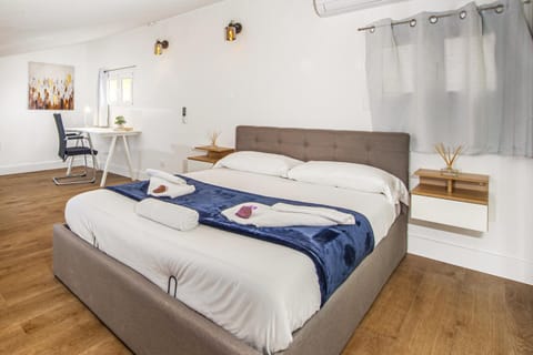 Bed, Photo of the whole room, Bedroom, towels, air conditioner