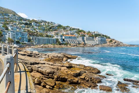 Sea Point Bliss - Access to Beach & Saunders Pool Apartment in Sea Point