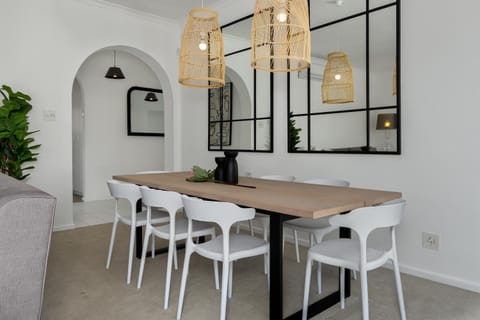 Sea Point Bliss - Access to Beach & Saunders Pool Apartment in Sea Point