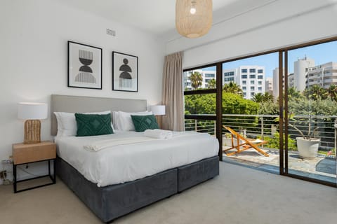 Sea Point Bliss - Access to Beach & Saunders Pool Apartment in Sea Point