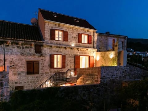 Stylish Holiday Home Vis Center House in Vis