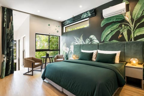 Bed, Photo of the whole room, Seating area, Bedroom, hair dryier, wardrobe, air conditioner