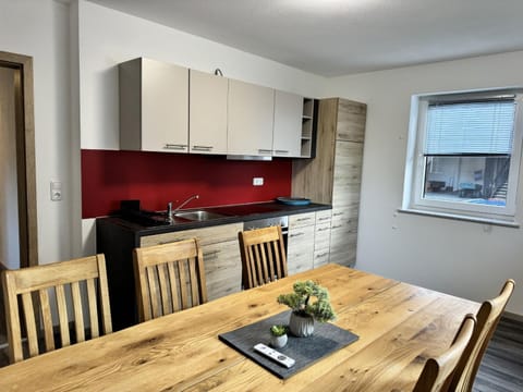 Kitchen or kitchenette, Dining area, stove