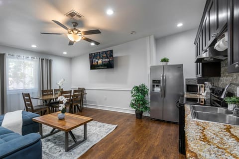 Seating area, Dining area