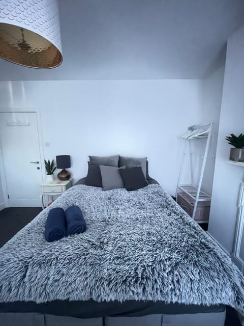 TV and multimedia, Bedroom, Quiet street view, hair dryier