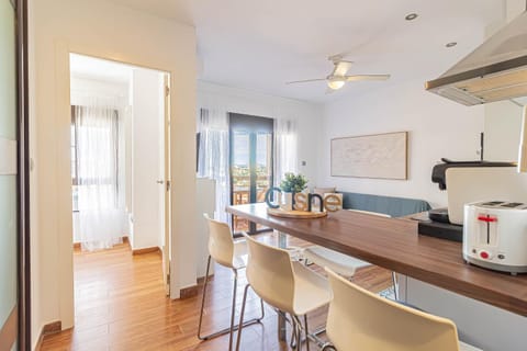 Kitchen or kitchenette, Living room, Seating area, Dining area