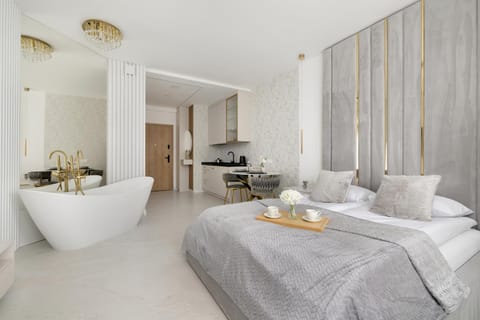 Bed, Kitchen or kitchenette, Living room, Photo of the whole room, Seating area, Dining area, Bedroom, towels