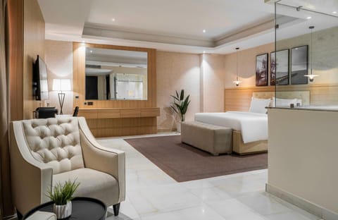 Bed, TV and multimedia, Photo of the whole room, Seating area, Bedroom
