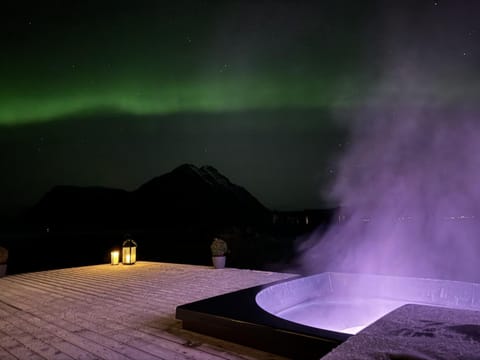 Lyngvær Sunset Lodge - Jacuzzi & Sauna - No 20 House in Lofoten