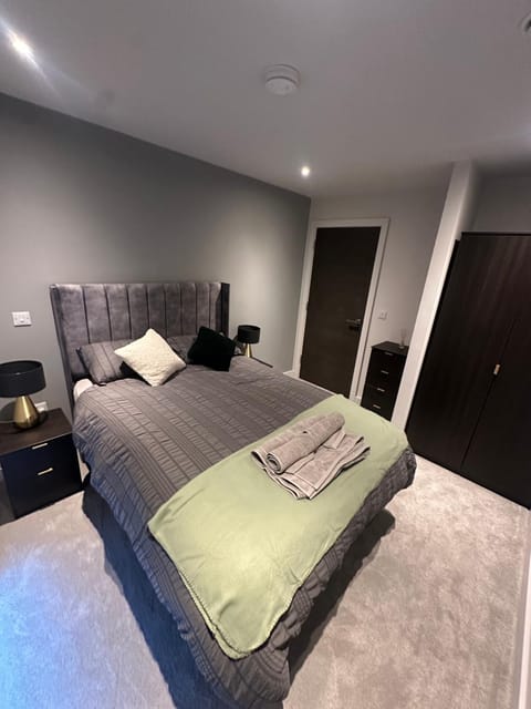 Luxurious 2 Bedroom Apartment Apartment in Salford