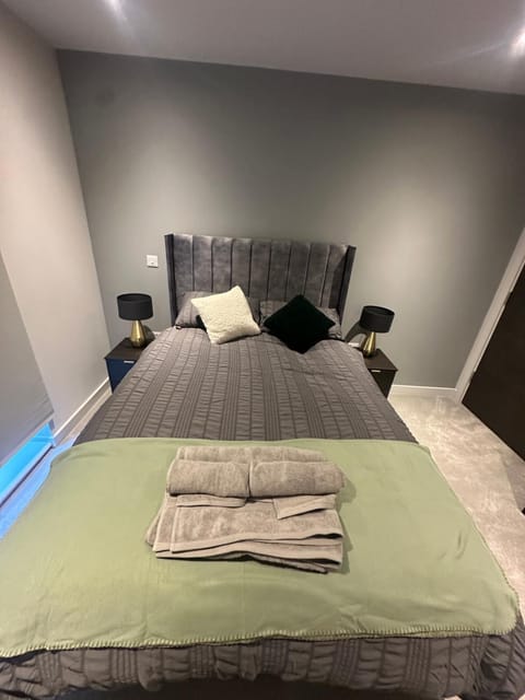 Luxurious 2 Bedroom Apartment Apartment in Salford