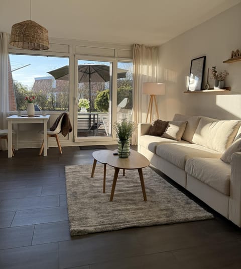 Living room, Photo of the whole room, Seating area, Dining area