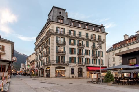 Property building, Facade/entrance, Off site