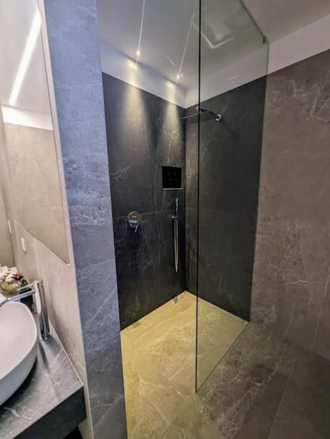 Villa Sembenini Suite with Balcony or terrace Apartment in Riva del Garda