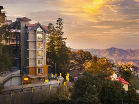 Property building, Nearby landmark, Facade/entrance, Day, Natural landscape, Mountain view