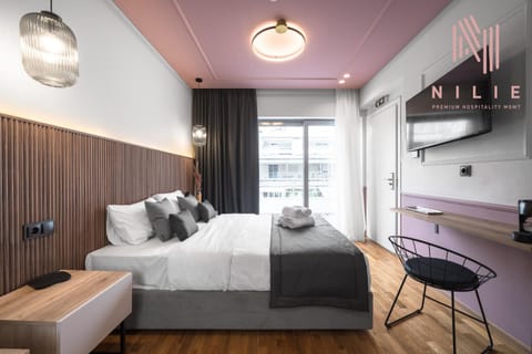 Bed, TV and multimedia, Photo of the whole room