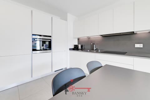 Kitchen or kitchenette, Dining area, pet friendly, stove