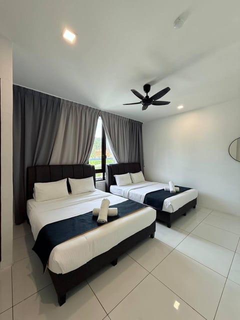 Bed, towels