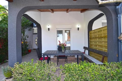 Patio, Garden, View (from property/room), Balcony/Terrace, Dining area, Garden view, furniture