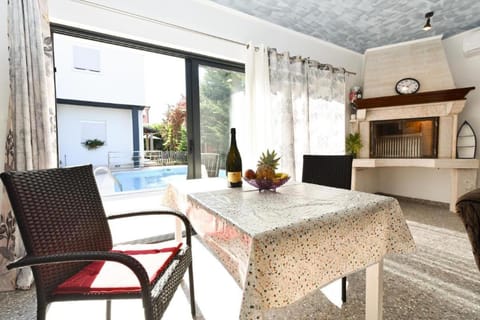 View (from property/room), Dining area, Pool view, Swimming pool, fireplace