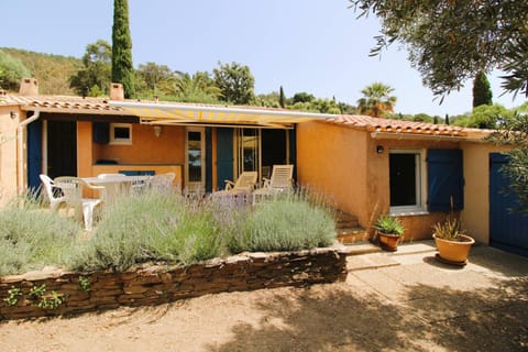 Mazet Mireille climatisé pour 4 personnes avec tennis et piscine à La Londes-Les-Maures Villa in La Londe-les-Maures