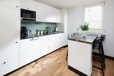 Kitchen or kitchenette, Dining area, dishwasher, stove