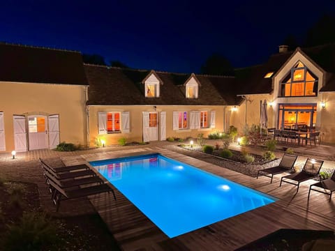 Property building, Patio, Night, Pool view, Swimming pool, sunbed