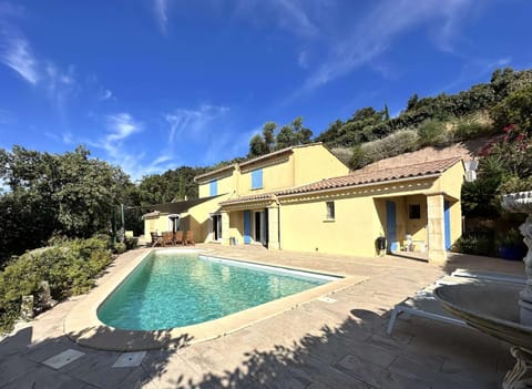 Villa Myosotis pour 8 personnes avec piscine chauffée et vue mer à La Londe-Les-Maures Villa in La Londe-les-Maures