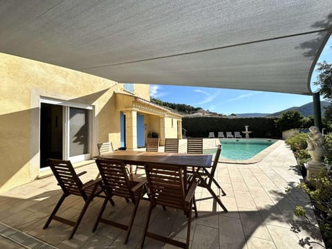 Villa Myosotis pour 8 personnes avec piscine chauffée et vue mer à La Londe-Les-Maures Villa in La Londe-les-Maures