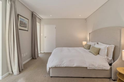 4 Bedroom Villa Cramond in Camps Bay House in Camps Bay