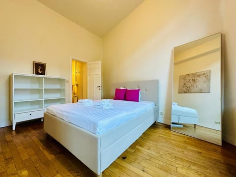 Bed, Photo of the whole room, Bedroom, wardrobe