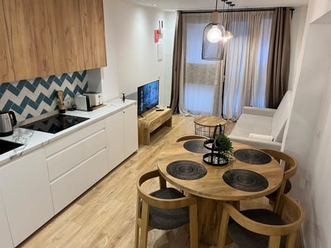 TV and multimedia, Kitchen or kitchenette, Living room, Seating area, Dining area, kitchen