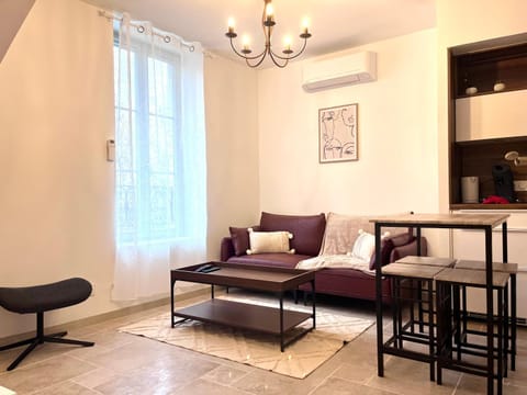 Living room, air conditioner