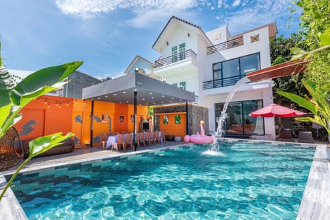Patio, Day, BBQ facilities, Garden, Spa and wellness centre/facilities, Beach, Beach, Evening entertainment, Garden view, Pool view, Swimming pool, sunbed
