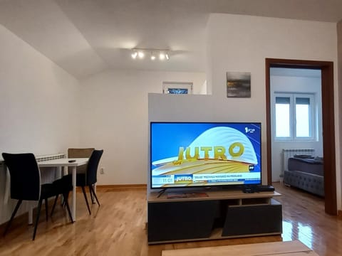 TV and multimedia, Living room, Seating area, Dining area, Evening entertainment