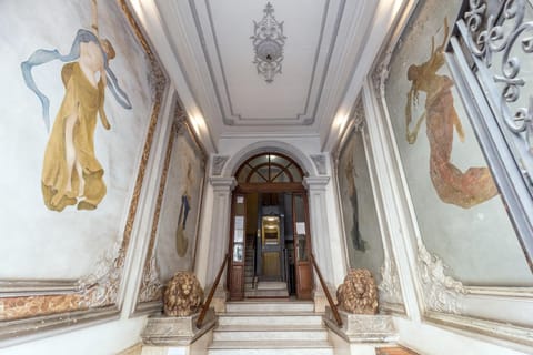 Facade/entrance