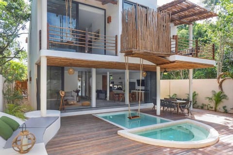 Patio, Day, Natural landscape, Garden, Hot Tub, Garden view, Pool view, Swimming pool, sunbed