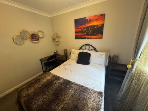 Bed, Photo of the whole room, Bedroom