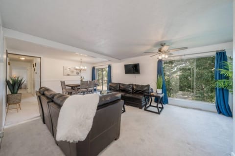 Lakeview Escape at Phadral House in Rockwell