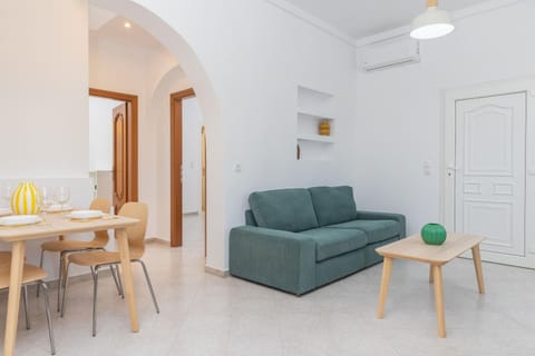 Living room, Seating area, Dining area, air conditioner