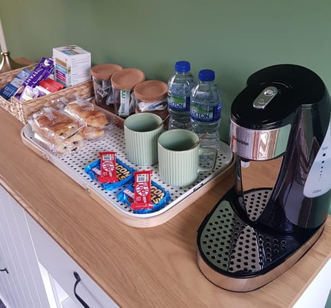 Farsley guest room seperate entrance with double bedroom and private shower room Bed and Breakfast in Leeds