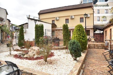 Property building, Day, Garden, Garden view
