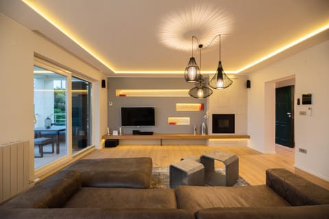 TV and multimedia, Living room, Seating area