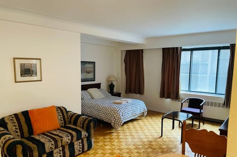 Bed, Photo of the whole room, Seating area