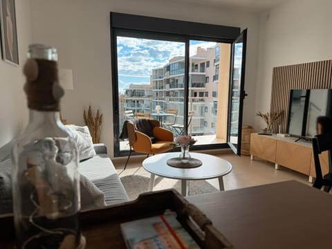 Communal lounge/ TV room, TV and multimedia, Living room, Evening entertainment