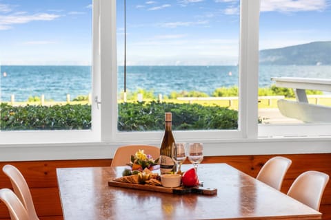 Dining area, Lake view