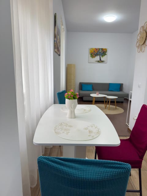 Living room, Seating area, Dining area, kitchen