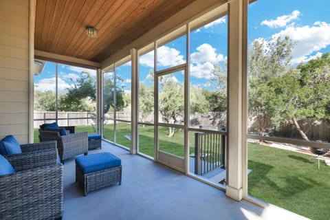 Getaway Nr Sea World BBQ Ping Pong Air Hockey House in San Antonio