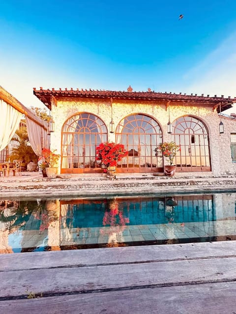 Property building, Day, Pool view, Swimming pool