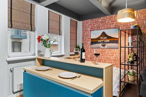Kitchen or kitchenette, Dining area, stove